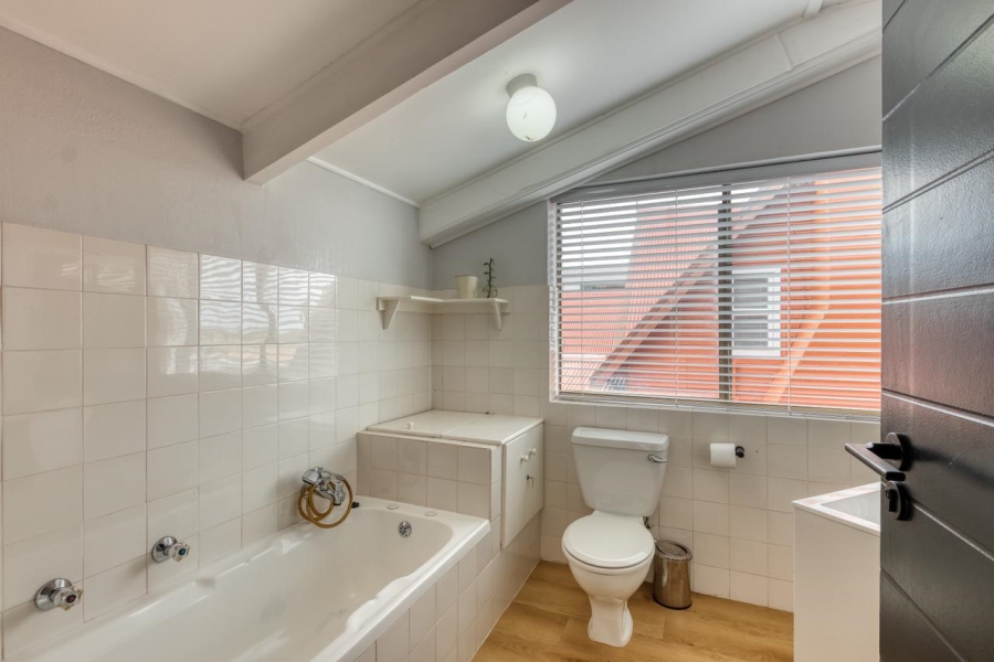 5 Bedroom Property for Sale in Sandbaai Western Cape
